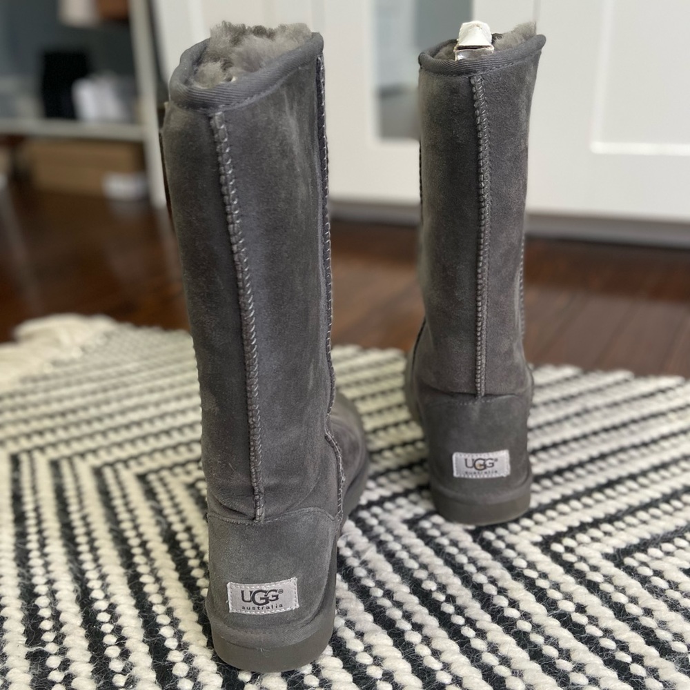 Authentic Classic Tall UGG boots in color grey